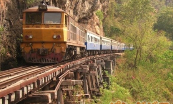 【貸切ツアー】カンチャナブリ泰緬鉄道の旅「戦場にかける橋」をスピードボートと鉄道乗車で巡るツアー